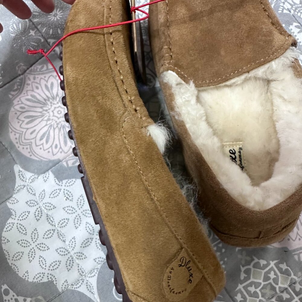 NWT  Dearfoams Dluxe Fernie Genuine Shearling Moccasin Slippers  Sz. 8